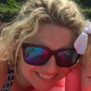 Meet your Posher, Courtney